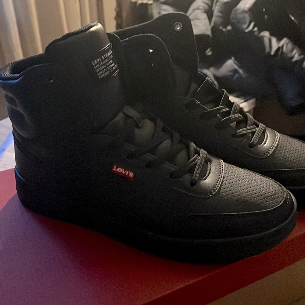 Levi high tops- size 8